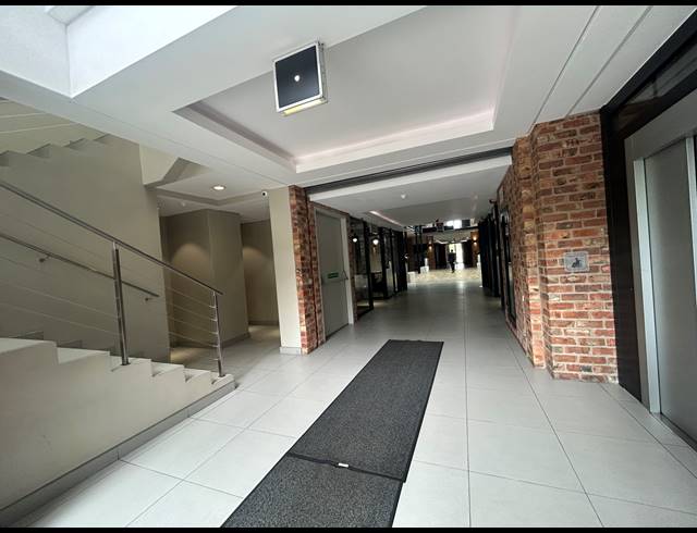 432M² OFFICE TO LET IN RONDEBOSCH